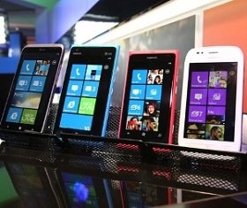 Microsoft планирует издавать телефоны на Windows Phone