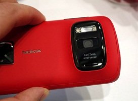 В РФ начались реализации Nokia 808 PureView